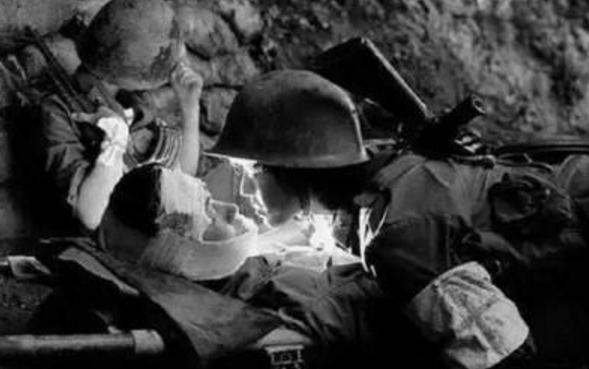 抗美援朝女护士, 用嘴助伤兵排泄, 被授二等功, 至今健在