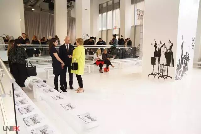 如果婚纱没有了大裙摆和复杂的蕾丝, 还会美?