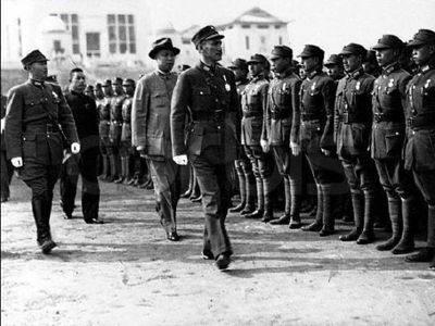 蒋介石最后的抵抗: 下飞机都是黑社会迎接