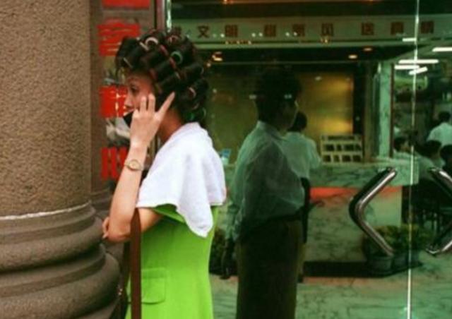 90年代中国老照片: 图4十分尴尬、图7非常夸张、最后一张很迷人