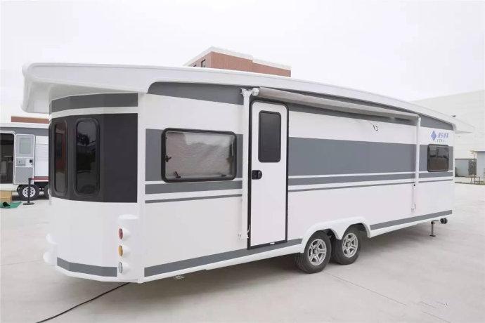拖挂式营地房车有一个经典之作它的规模超乎您的想像