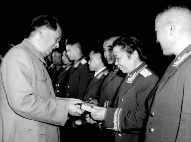 她是1955年授衔时1042名开国将军里唯一的女将军, 遗物令人感动