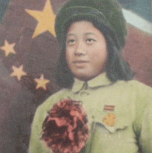 抗美援朝女护士, 用嘴助伤兵排泄, 被授二等功, 至今健在