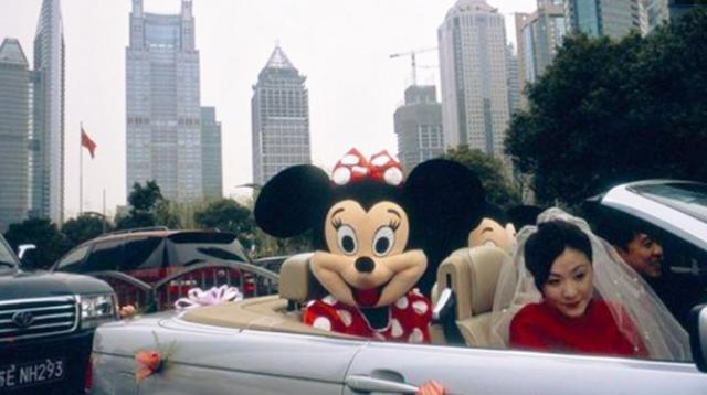 90年代中国老照片: 图4十分尴尬、图7非常夸张、最后一张很迷人