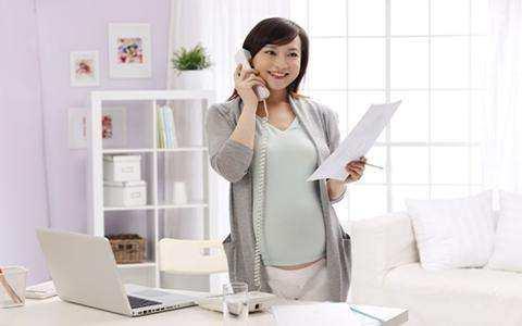 孕期哺乳期媽媽玩手機真的危害寶寶發育嗎? 看醫生怎么說