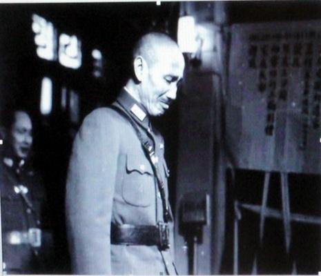 担心台湾也守不住后, 蒋介石想逃亡到这俩国家, 让人想不到