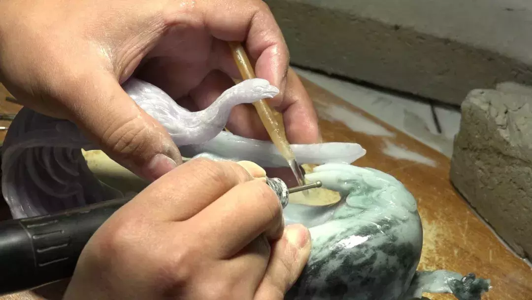 奥运鸟巢推出《百鸟朝凤·凤还巢》翡翠臻品，纪念奥运十周年