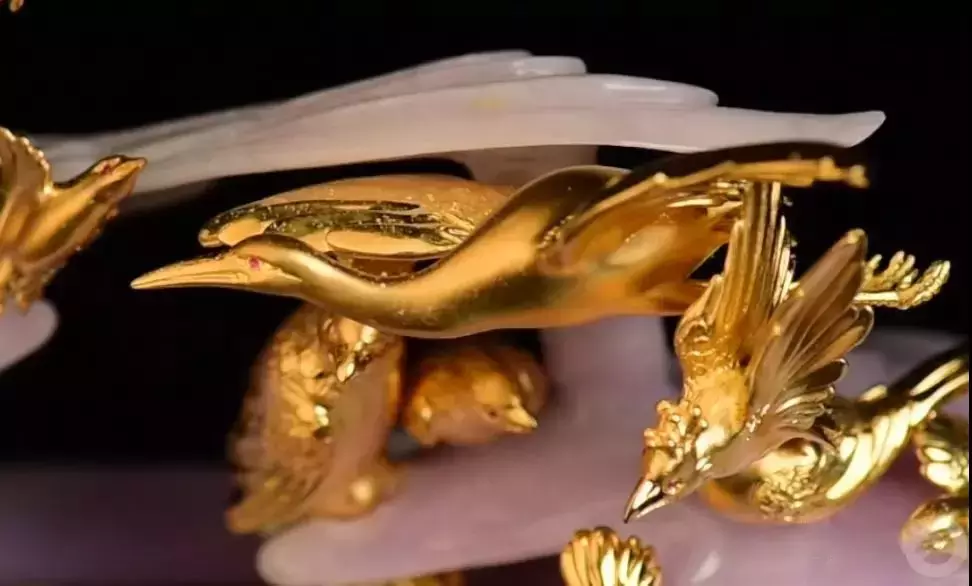 奥运鸟巢推出《百鸟朝凤·凤还巢》翡翠臻品，纪念奥运十周年