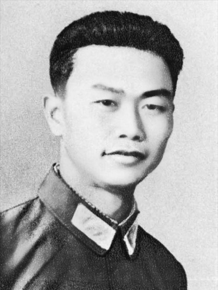 对越自卫反击战英雄谱: 对越自卫反击战中牺牲的一级战斗英雄们