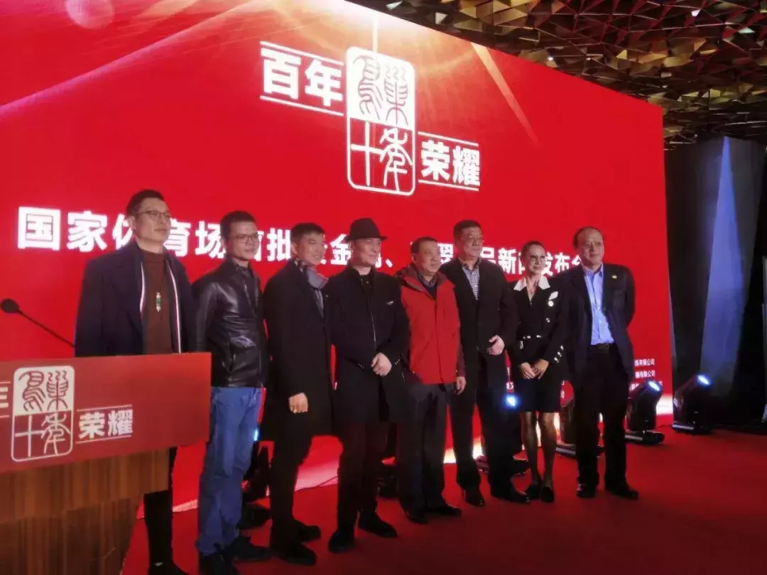 奥运鸟巢推出《百鸟朝凤·凤还巢》翡翠臻品，纪念奥运十周年