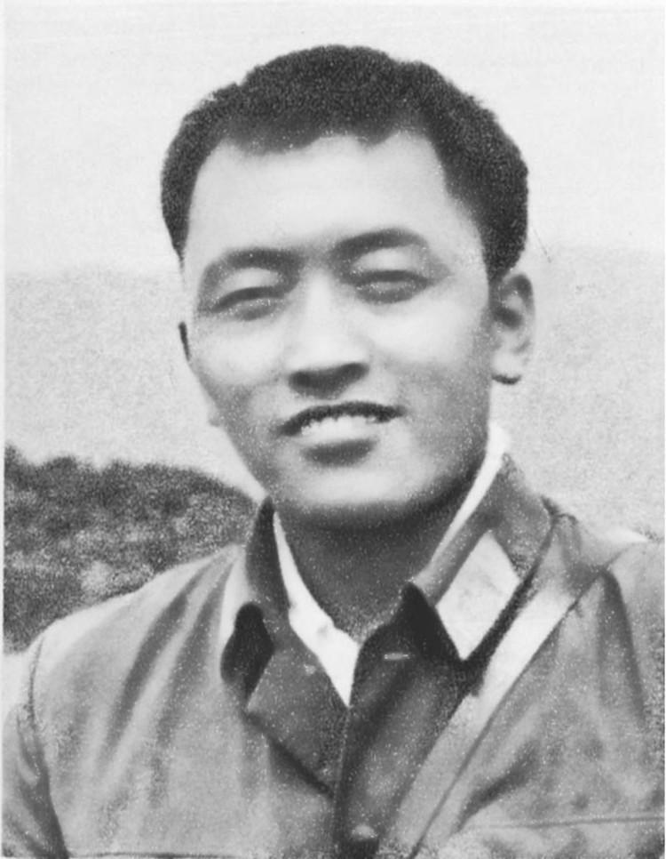 对越自卫反击战英雄谱: 对越自卫反击战中牺牲的一级战斗英雄们