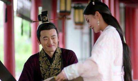 刘禅答“此间乐，不思蜀”，后面还有一句，那才是阿斗的大智慧