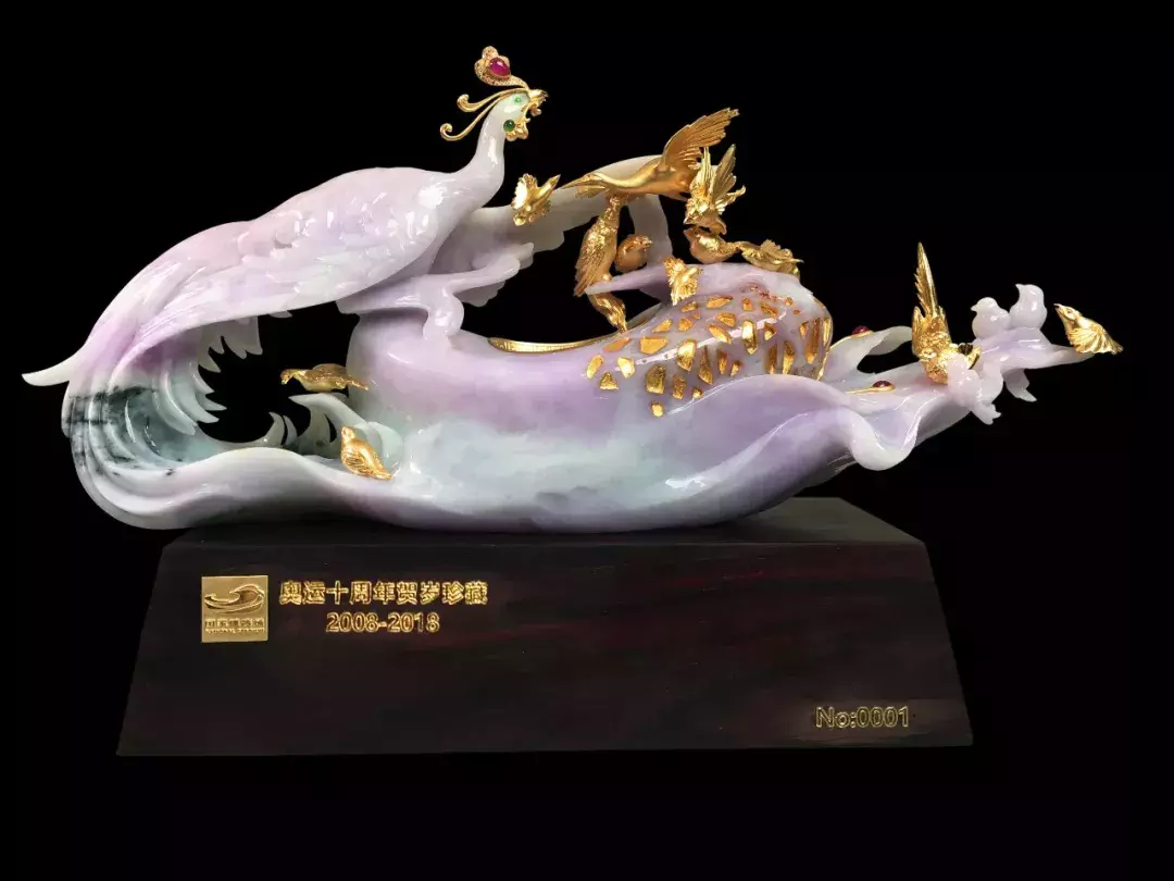 奥运鸟巢推出《百鸟朝凤·凤还巢》翡翠臻品，纪念奥运十周年