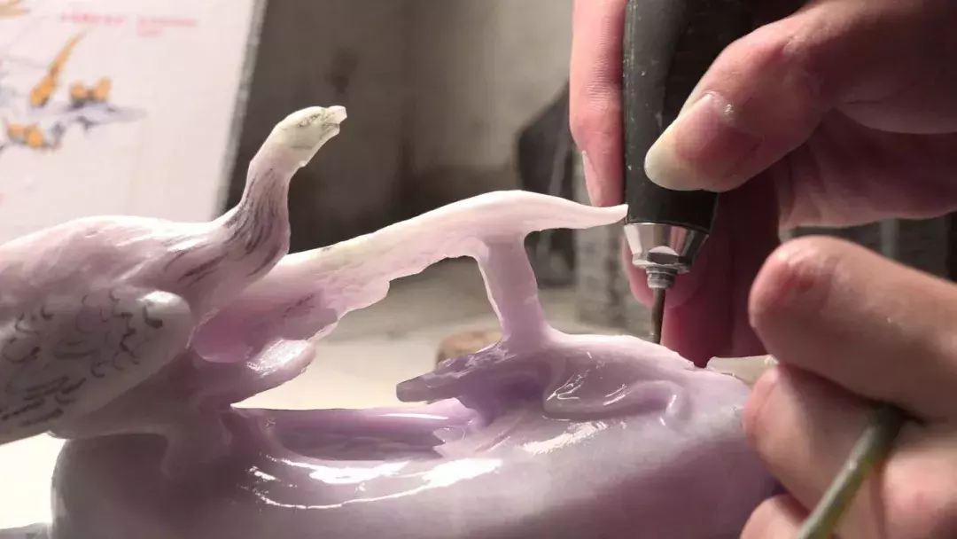 奥运鸟巢推出《百鸟朝凤·凤还巢》翡翠臻品,纪念奥运十周年 奥运鸟巢推出《百鸟朝凤·凤还巢》翡翠臻品,纪念奥运十周年