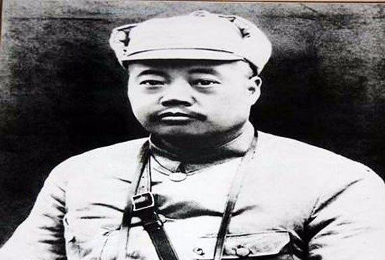 他一边喝茶一边谈笑风声, 面不改色杀掉五千俘虏, 终换一方安宁