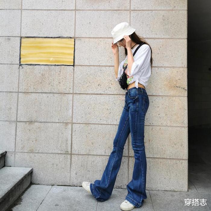 女人就别总穿半身裙了,学我小姑这样穿牛仔裤,时尚添气质