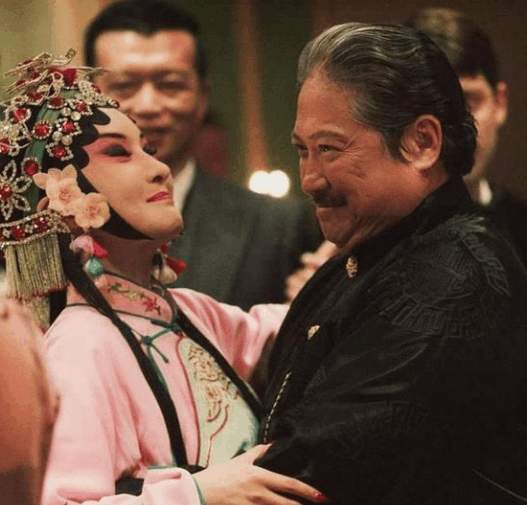 范冰冰《还珠格格》中, 衣服被扒剩下肚兜, 网友