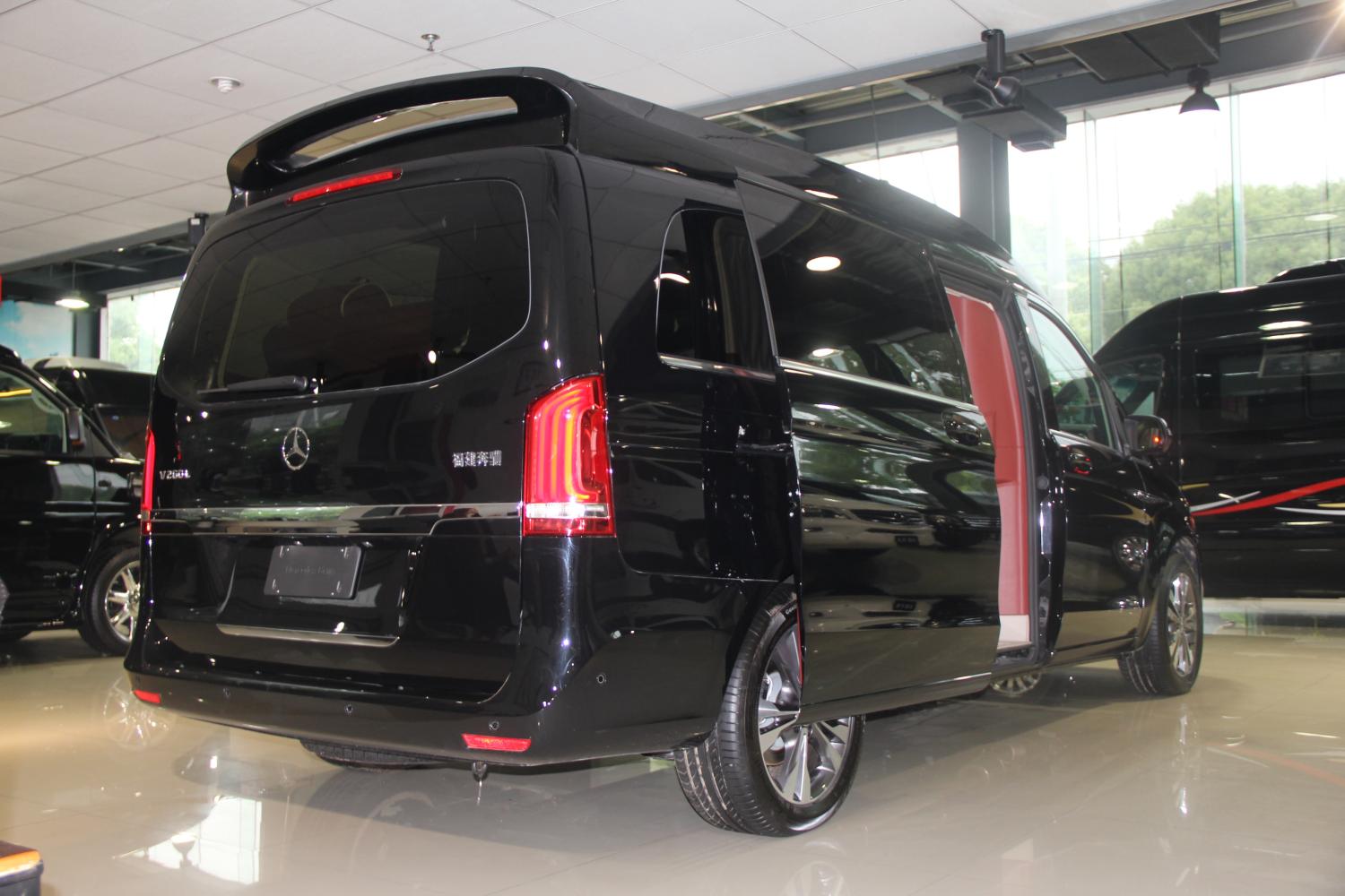 奔驰mpv商务车 保姆车