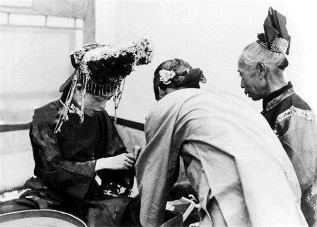 罕见老照片: 晚清大户人家嫁女全过程, 看起来竟有点像恐怖片