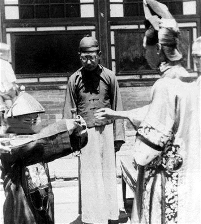 罕见老照片: 晚清大户人家嫁女全过程, 看起来竟有点像恐怖片