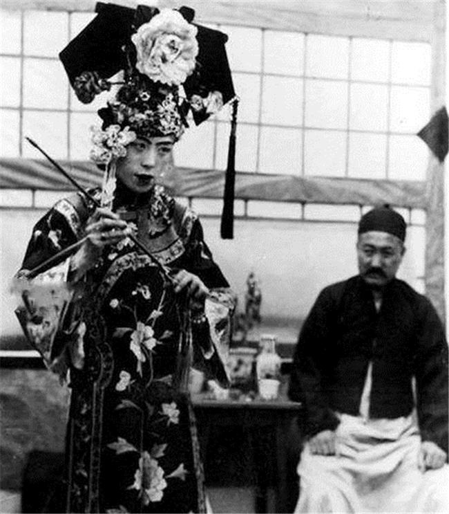 罕见老照片: 晚清大户人家嫁女全过程, 看起来竟有点像恐怖片