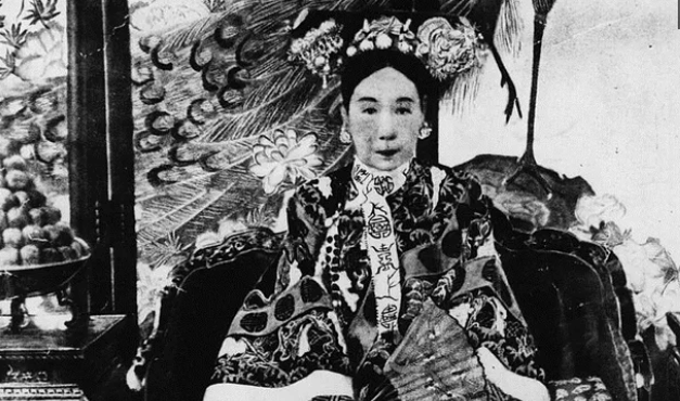 晚清穷人与富人老照片: 没想到晚清贫富差距那么大, 让人心酸