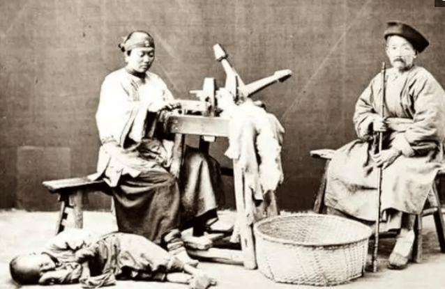 晚清穷人与富人老照片: 没想到晚清贫富差距那么大, 让人心酸