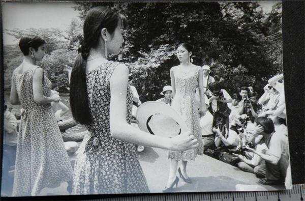 90年代的中国大学生老照片, 想不到那时候就很开放, 图5让人尴尬
