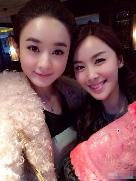 赵丽颖和李呈媛素颜泰国街头游玩