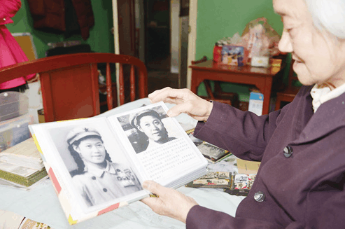 抗美援朝女护士, 用嘴助伤兵排泄, 被授二等功, 至今健在