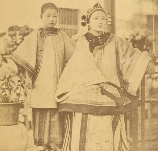 晚清穷人与富人老照片: 没想到晚清贫富差距那么大, 让人心酸