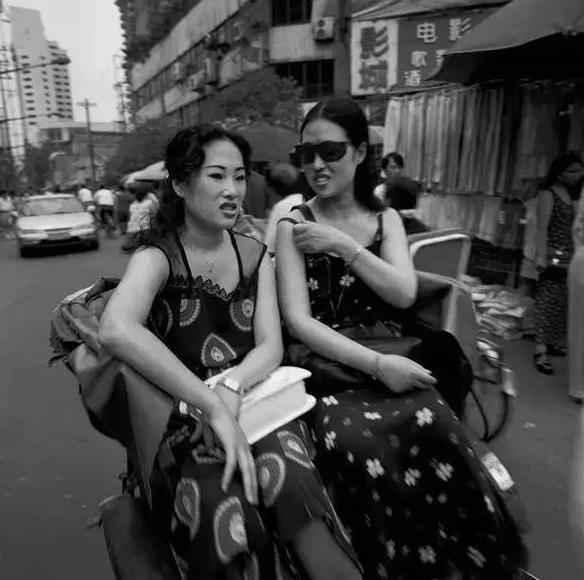 1992年的成都是什么样子, 那时候的妹子穿的真潮