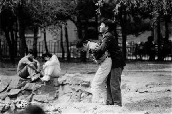 90年代的中国大学生老照片, 想不到那时候就很开放, 图5让人尴尬