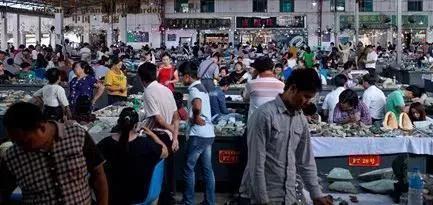 一刀切出了富翁, 一刀也切出了疯子!