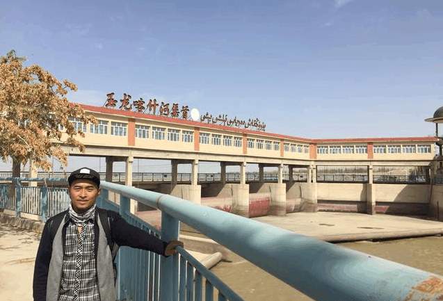 这个地方是长久缺水的老河滩, 皮色却是和田玉中的佼佼者