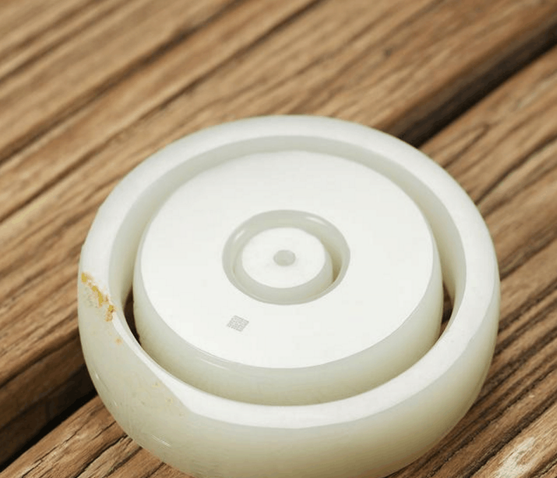 新疆和田玉籽料的下脚料值钱吗?