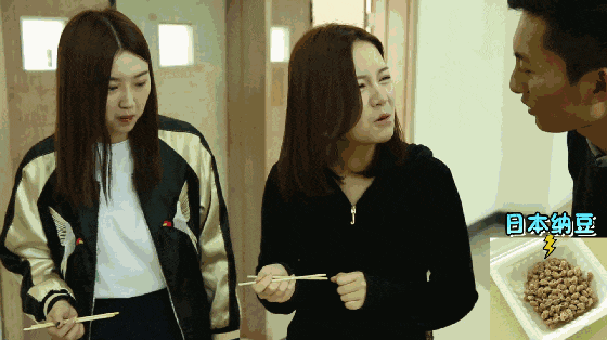 搞笑Gif: 说什么来着, 秀恩爱死得快, 看着都疼死了