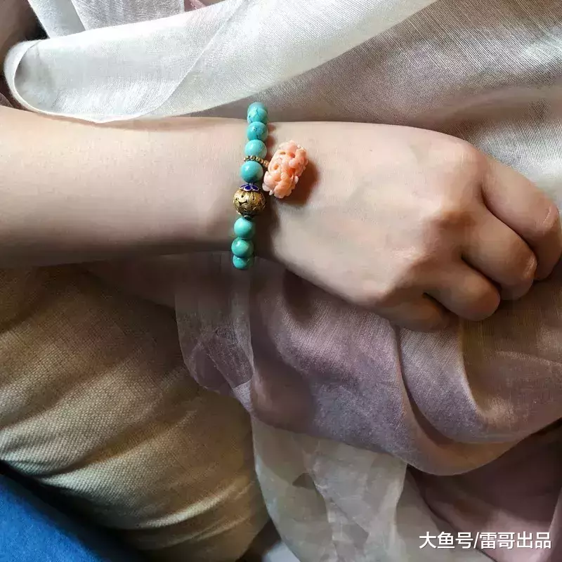 绿松石盘了一段时间变白,这是因为什么?