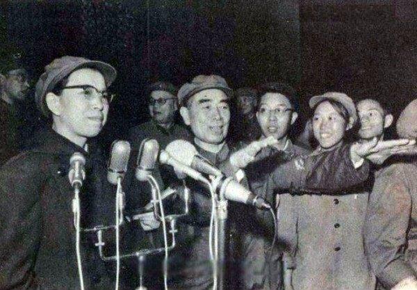 周恩來與江青不同時期的罕見合照