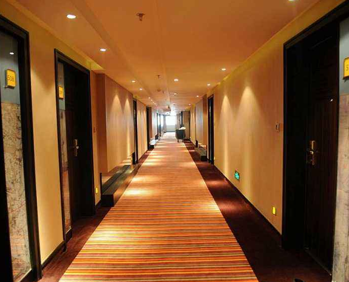 酒店走廊最后一间房，为何再便宜也别住？离职女服务员说出了秘密