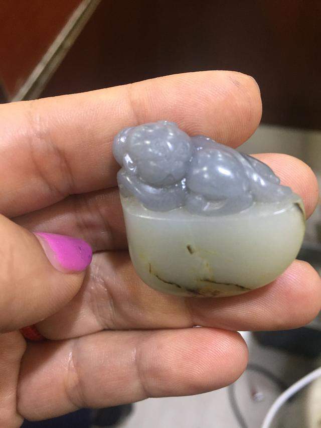 颇为珍稀的墨玉籽料如今什么市场行情