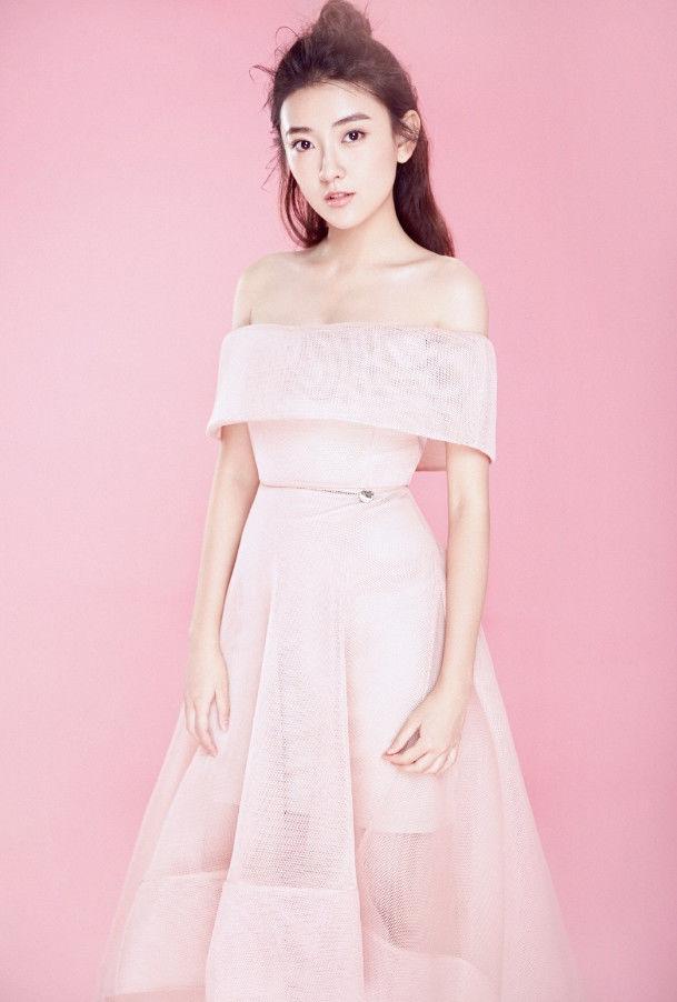 她凭《双世宠妃》走红, 被男友求婚粉丝泪奔, 23岁美得令人心动