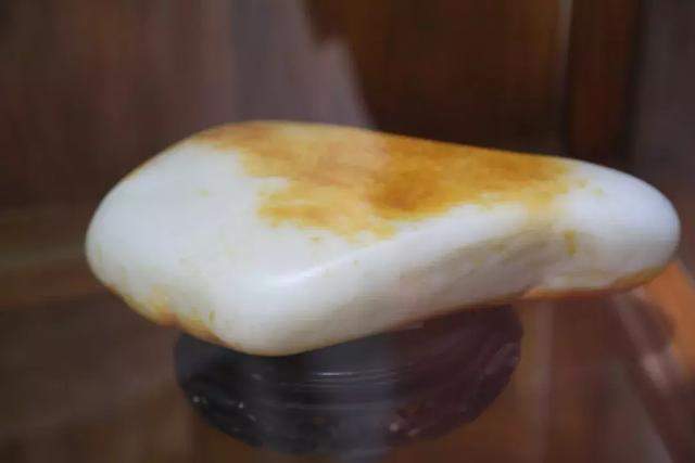 前有玉石垒猪圈, 后有和田玉砌鸡窝, 这个村子到底什么来头