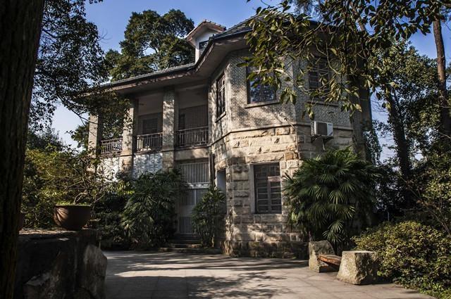 杜月笙看到好友黃金榮掃地的照片后, 拒絕回大陸, 6字評價中國