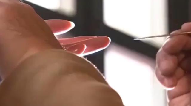 古代有一刑罰, 刑具非常小巧, 但過程極其痛苦, 一般用在女人身上