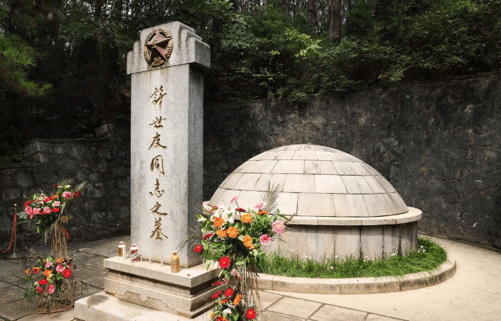 开国上将喝酒闹事, 周总理默不作声, 用三瓶茅台将其收服