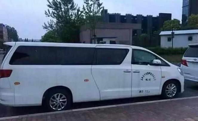 董明珠的电动埃尔法终于来了, 6米配十座, 充电5分钟能跑200公里!