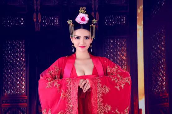 史上唯一的处女皇后, 死后被封为神, 盗墓贼见了她的陵墓都绕道走