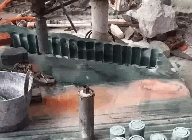 惊讶! 8吨的料子, 开出了7000块手镯