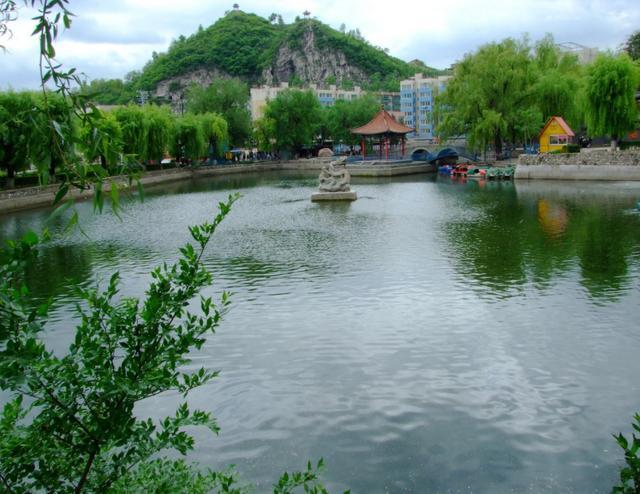 世界上最没“尊严”的湖, 仅15平方米, 比客厅还小, 就在中国！